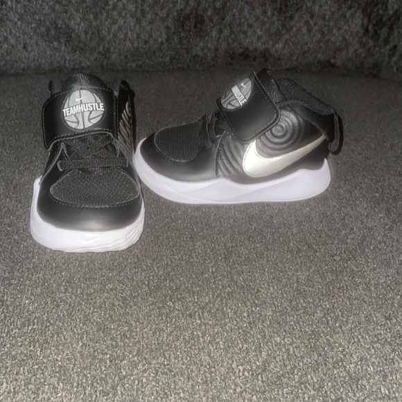 Infant nike sneakers size 5C - Picture 1 of 4